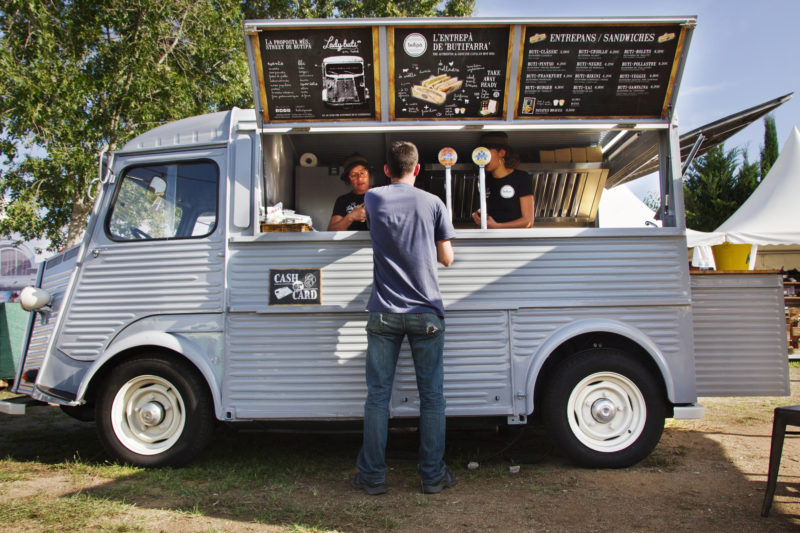 Lady buti emprendedores food truck 