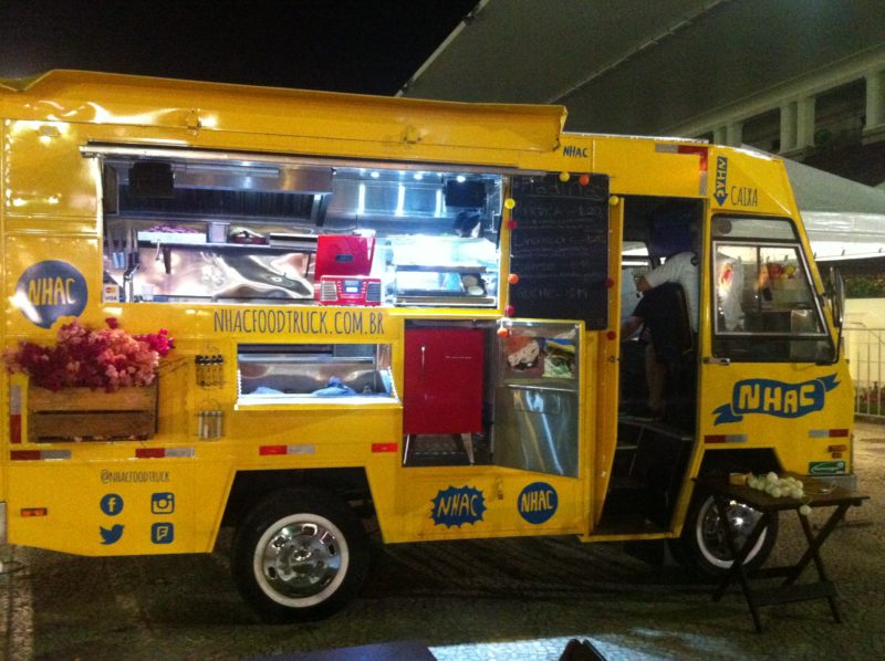 food truck estacionado en punto de rio de janeiro