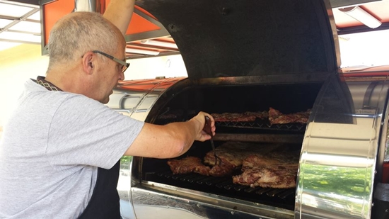 cocinando a la brasa en estilo campo gastroneta