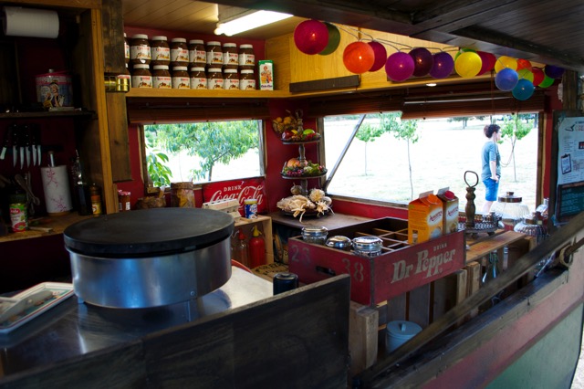 interior de talleret de creps food trucks