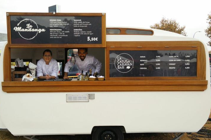 Emprendedores LaCatusa Caravan Bar food truck