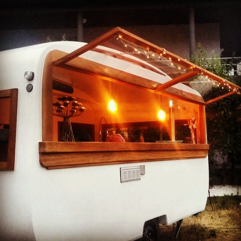 Emprendedores LaCatusa Caravan Bar food truck