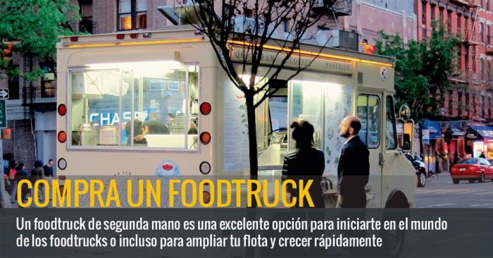 Clientes comprando en un food truck
