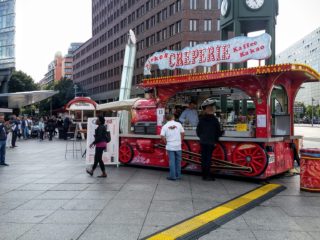 berlin Potsdamer Platz food trucks tren