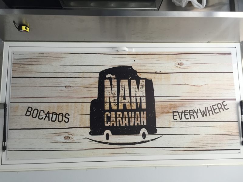 ñam caravan logo
