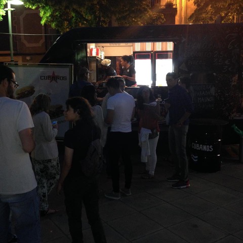 cola para comer en cubanos