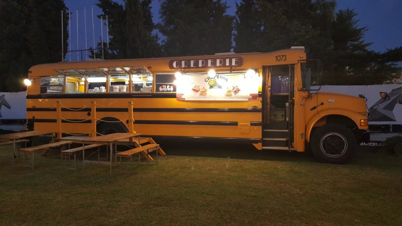 Creperia school, un food truck autobús