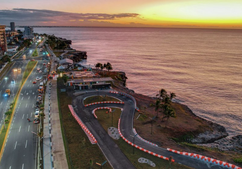 Malecón Santo Dmingo. Área food trucks