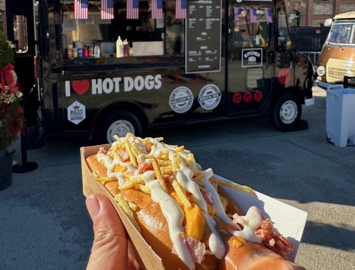 I love hot dog food truck