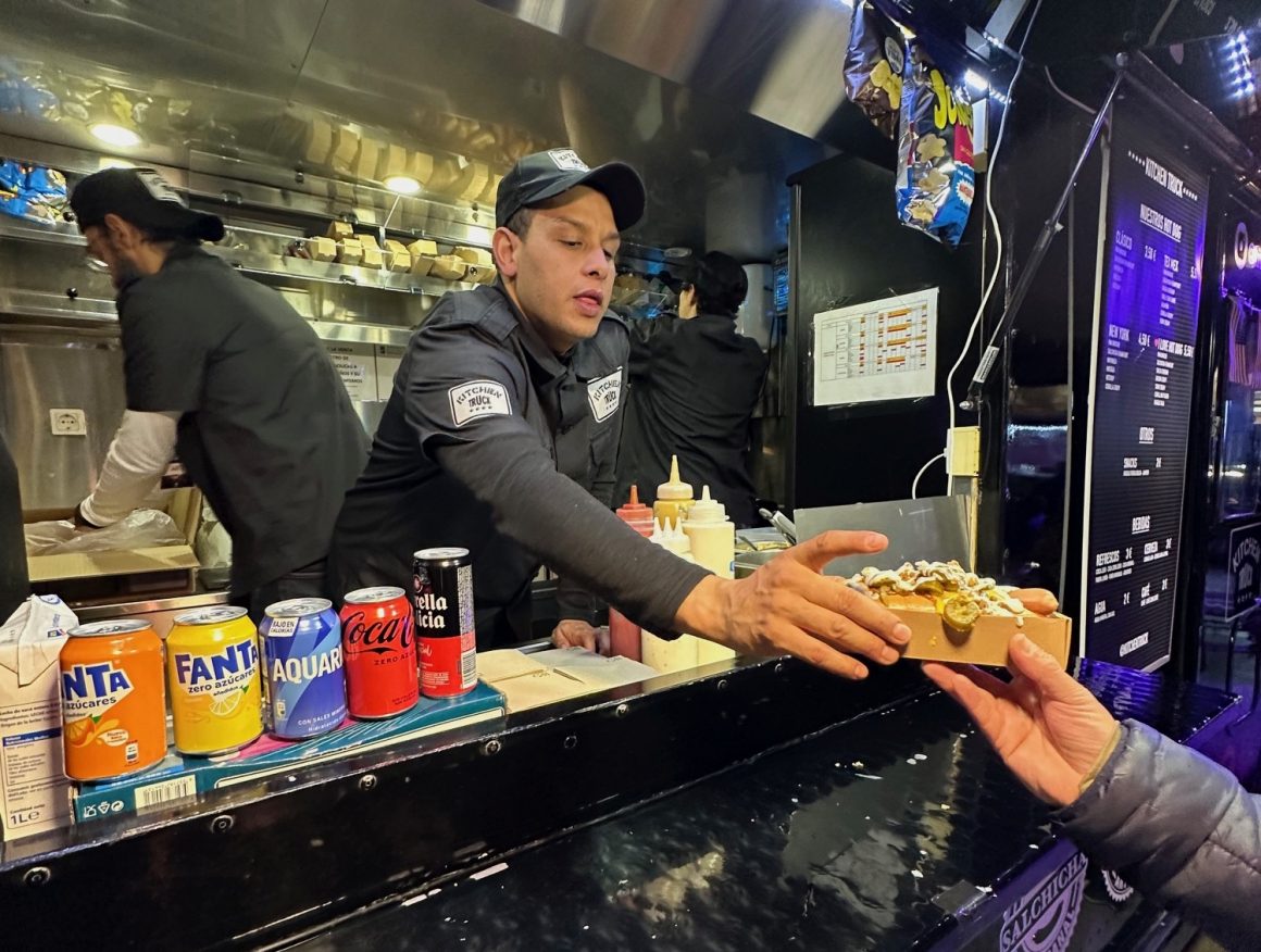 I love hot dog food truck