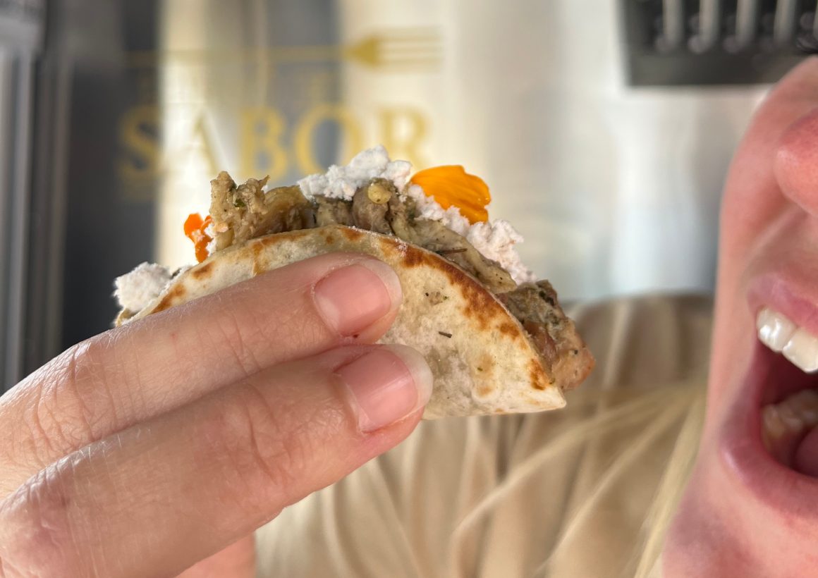 taco con costilla food truck