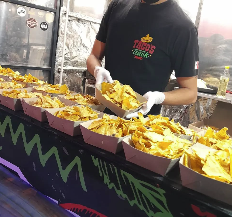 food truck tacos y nachos