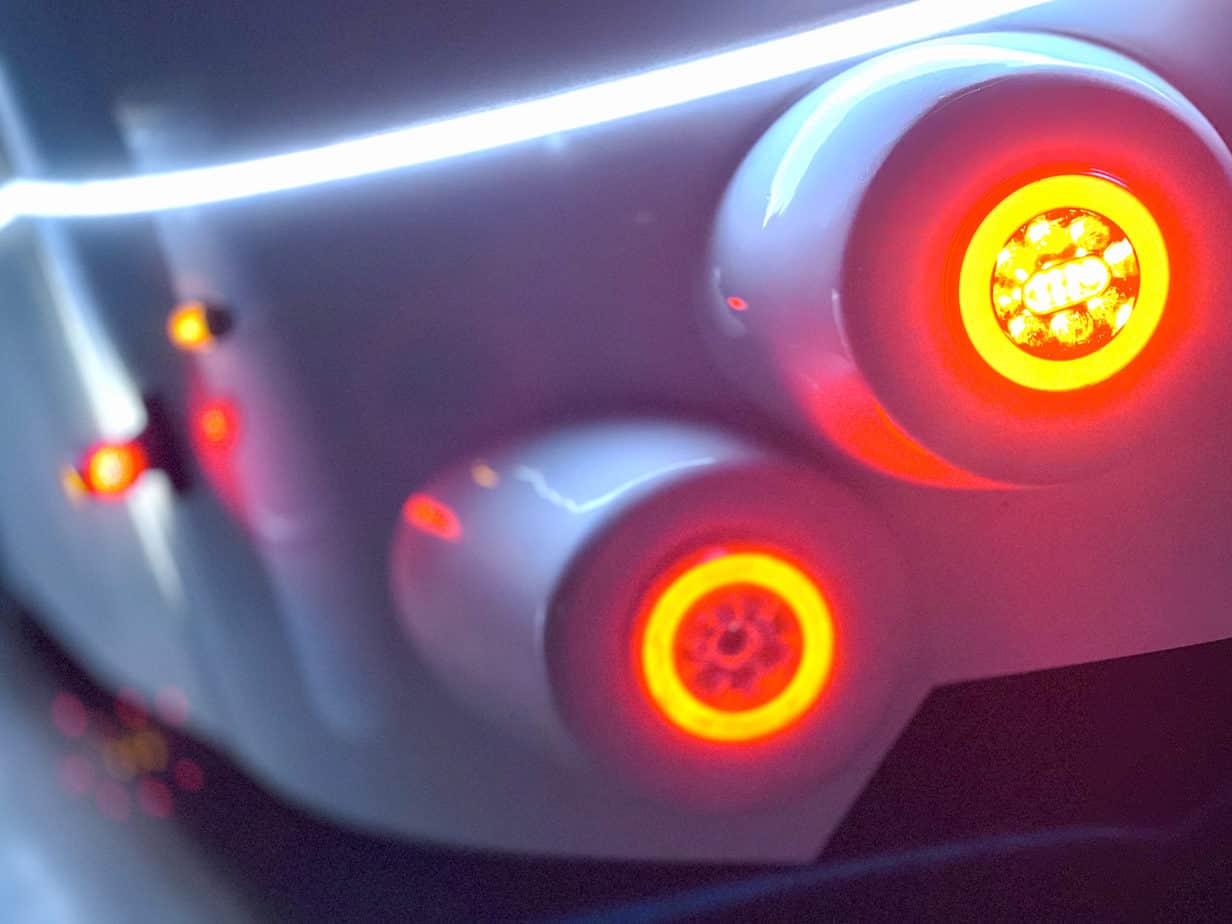 Detalle de las luces de un remolque Elfoodtruck
